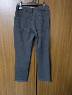 ダークグレー スリムフィット カジュアルパンツ