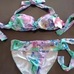 ビキニ　花柄　セクシー　クレアヴィレ　ラウレア　三愛水着楽園【新品未使用】のサムネイル