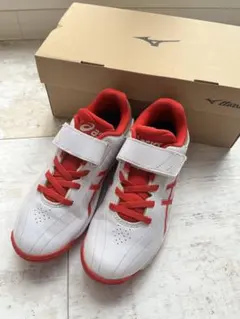 美品　asics ホワイト/レッド スパイク　21cm