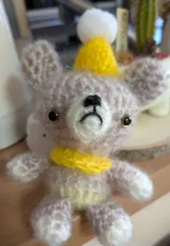 あみぐるみ グレーとクリーム色のうさぎちゃん