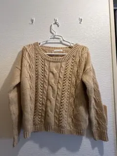 Lowrys Farm ベージュ ケーブルニット セーター