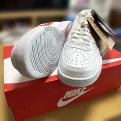 NIKE スニーカー　コートビジョン