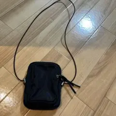 スリーコインズ　ショルダーバック　黒