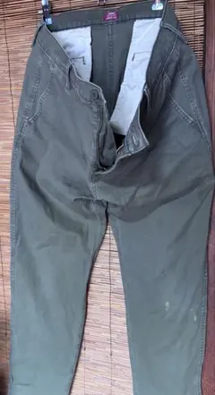 Levi's オリーブグリーン チノパン