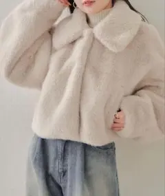 Chiko 襟付きアイボリーショートファーコート