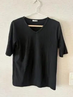 CINEMA CLUB ハニーズ　リブVネックTシャツ ブラックのサムネイル