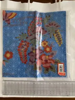 沖縄土産の紅型ハンカチ