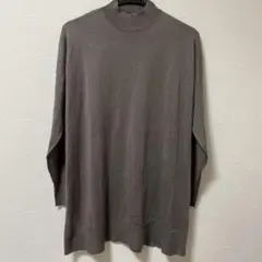 ユニクロ　オーバーサイズ ブラウンハイネックセーター　Mサイズ