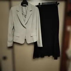 TIME PIECE ペールブルー ブラックスカート　スーツ