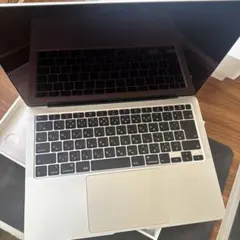 MacBook Air 13.3インチ シルバー Intel Core i5 …のサムネイル