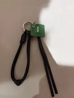 BEAURE ビュレ スマホショルダー ストラップ ブラック グリーン チャーム