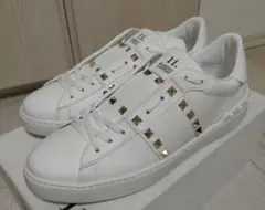 新品 VALENTINO ROCKSTUD UNTITLED 43 白のサムネイル