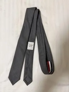 ꧁新品未使用꧂ トムブラウン ネクタイ ナロータイ 無地 ソリッド グレー 現行 2026年最新】THOM BROWNE メンズ ネクタイの人気アイテム - メルカリ
