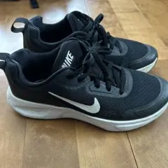 Nike CJ1677-001 ブラック スニーカー US 6のサムネイル