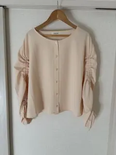 ambre neige ベージュ 長袖ブラウス ギャザー入り