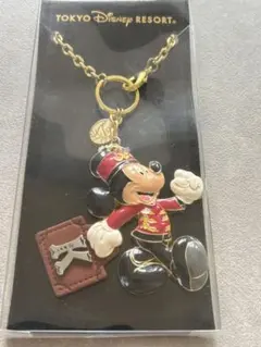 新品　おまけ付　ディズニーランドホテル宿泊者限定　バックチャーム付きキーホルダー