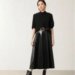 エポカsize38 グロッシーチンツスカートブラック