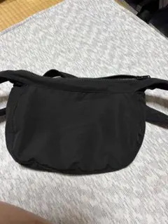 COS ナイロン ショルダーバッグ 黒