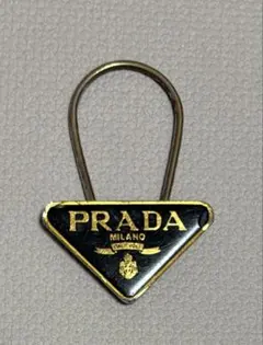 PRADA 三角形キーホルダー