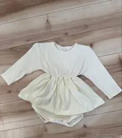 リブ長袖　クリーム色ロンパース・カバーオール　90cm