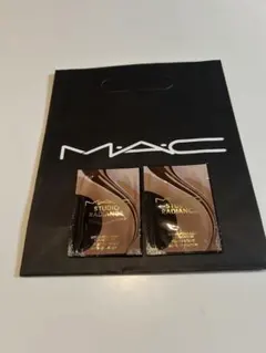 MACスタジオラディアンスファンデーション　サンプルNC10 ショップ袋付きのサムネイル