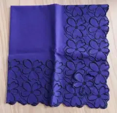 イヴ・サンローラン　Yves Saint Laurent 　ハンカチ 花柄刺繍のサムネイル