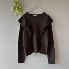 テチチ［F］上品ナチュラル◎高級感◎着映え◎薄手なめらか◎ショルダーフリルニットのサムネイル