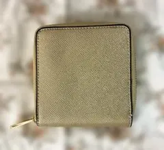 【美品】ゴールド ミニ二つ折りウォレットのサムネイル