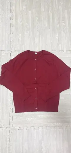 140 未使用自宅保管　ユニクロ　赤色ボタン付きカーディガン 春ニット