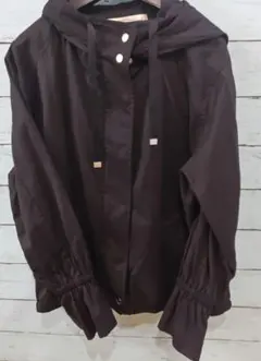 マジェスティックレゴン　黒　マウンテンパーカー　春