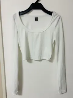 ホワイト クロップド長袖トップス