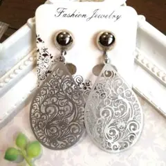シルバー 花柄カットアウト フープピアス/イヤリング(ハンドメイド)