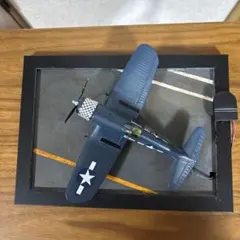 F4U コルセア 飛行機模型 プロペラ回転ギミック・台座付きのサムネイル