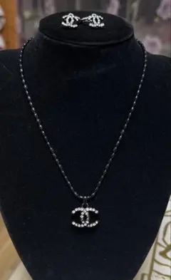 Chanel バイカラー フルストーン リボン ダブルC ネックレス - メルカリ