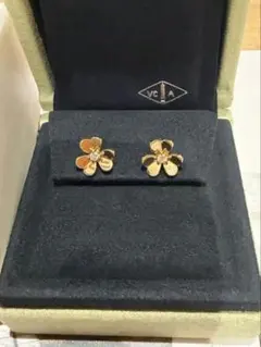 Van Cleef & Arpels フリヴォル　ミニ　ピアスygのサムネイル