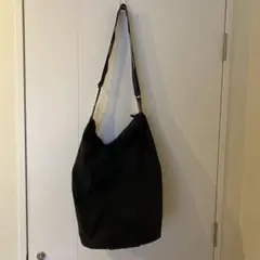y'sワイズ　ショルダーバック