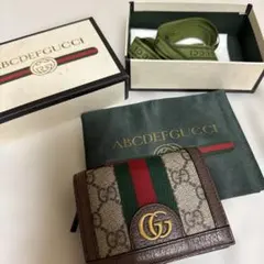 GUCCI GG 二つ折り財布のサムネイル