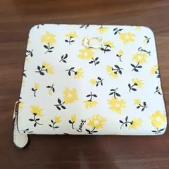 m*u様 COACH 花柄 二つ折り財布