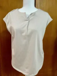 anySIS ベージュ ノーカラー 半袖トップス