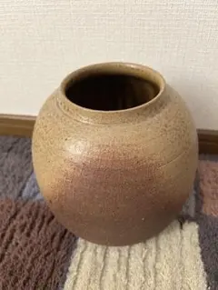 中型陶器製丸型花瓶