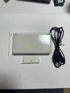 ニンテンドーDS Lite クリスタルホワイト 本体 タッチペン付 充電器付