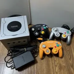 ニンテンドーゲームキューブ本体　コントローラー3つ