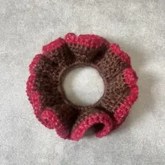 シュシュ　ハンドメイド　編み物　かぎ編み ブラウンベース×レッド