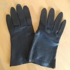 黒レザー手袋 通気孔付き