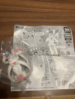 ポケモン ニンフィア フロッキードール ガチャ