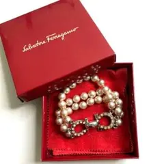 美品 Salvatore Ferragamo フェラガモ 3連パールブレスレット