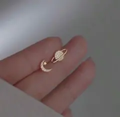 【新品・未開封】月と星のデザインピアス