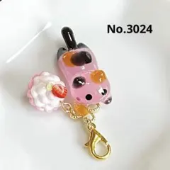 No.3041 スライディングねこのチャーム - メルカリ