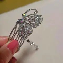 蝶の形状の髪飾り クリスタル装飾付き
