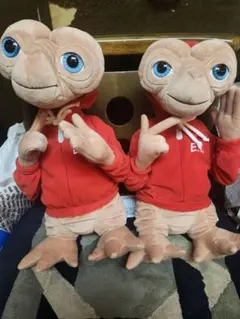 ユニバーサル・スタジオ・ジャパンのETぬいぐるみ 2体セット！！缶バッチ二つ付き